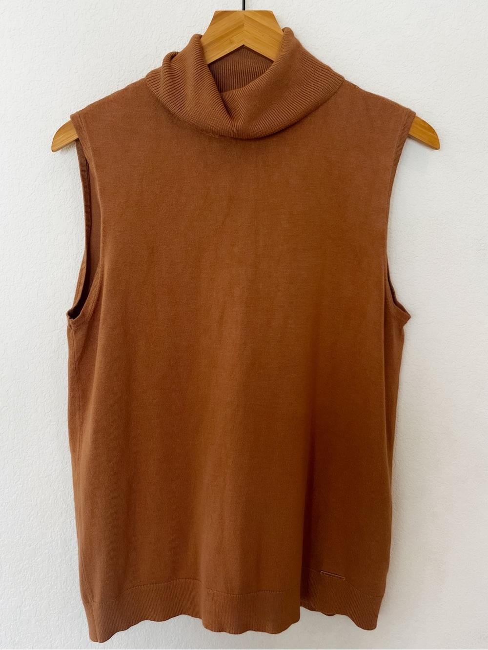 Anne Klein Sleeveless Camel Turtleneck Fine Knit Sweater Size L